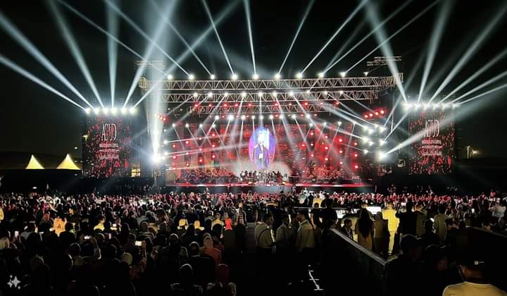 طلب زواج ومنع رجال الأمن من اعتراض الجماهير... كاظم الساهر يبدع في مصر (فيديو)